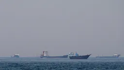 Трамп приказал уничтожать суда, минирующие Ормузский пролив