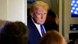 Перед третьим раундом переговоров между Россией, Украиной и США в Женеве Трамп призвал Киев "сесть поскорее за стол переговоров"