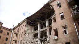 Беспилотники РФ ударили по жилому району Днепра