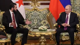 Российское грузовое судно «Спарта» прибыло в Тартус в сопровождении военных кораблей