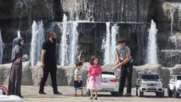 Сбежавшей от домашнего насилия в Чечне Айшат Хизриевой удалось покинуть Россию