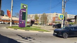 На заправках в Крыму появились очереди после введения ограничений на продажу топлива