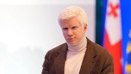 Младший сын Иванишвили осудил насилие и призвал к дебатам без оскорблений