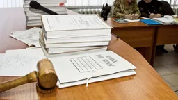 Петербургских художников приговорили к условному сроку за эротическую фотосессию на кладбище