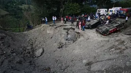 В Колумбии на Панамериканском шоссе взорвался автобус, начиненный взрывчаткой: погибли как минимум 14 человек, еще 38 получили ранения – в том числе пять детей