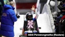 VOA专访冬奥史上个人项目夺金的最年长运动员--美国女子单人雪车选手迈耶斯·泰勒