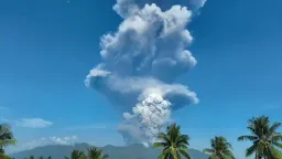 「我帶登山客上了印尼火山，然後它爆發了」