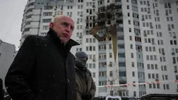 The Sun: министр обороны Британии оказался рядом с местом удара «Орешником»