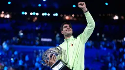 Алькарас стал самым молодым обладателем карьерного Большого шлема, победив Джоковича на Australian Open