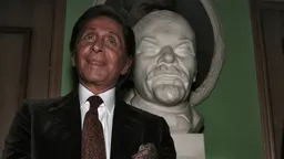 Итальянский модельер Валентино умер в возрасте 93 лет