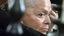 Лариса Долина сняла квартиру