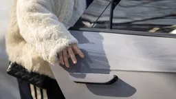 Китай запретит размещать выдвижные дверные ручки на автомобилях — как на некоторых моделях Tesla, Xiaomi и других