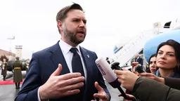 Вэнс рассказал о продолжении переговоров США и России об обновленном ДСНВ