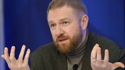 Петербургского пропагандиста Александра Малькевича, ранее близкого к Евгению Пригожину, обвиняют в растрате — «Коммерсант»