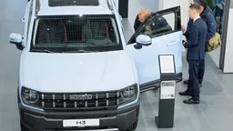 Продажи новых автомобилей в России в феврале выросли на 2,5%