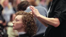 Стоимость услуг парикмахера выросла на 13%  в России