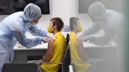 Единую базу вакцинированных и «отказников» готовятся создать в России