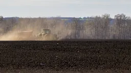 Продажи сельхозтехники в России сократились на 16%