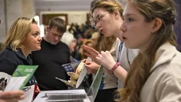 Стоимость обучения в российских вузах выросла на 10% за год на фоне сокращения платных мест — в МИФИ стало дороже на треть