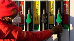 Перемирие США и Ирана охладило нефтяной рынок