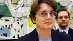 Директор Лувра Лоранс де Кар подала в отставку