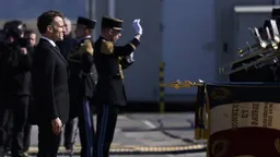 Франция направила свой единственный действующий авианосец ВМС в Средиземное море