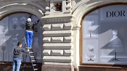 Dior планирует возобновить работу двух флагманов в Москве к 2028 году