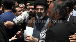 Сын погибшего верховного лидера Ирана был ранен при одной из атак