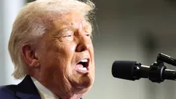 Аналитики в Баку объяснили причины снятия ограничений на грузоперевозки из Ирана