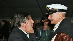 Михалков раскрыл роль Путина в возвращении Ефремова на сцену