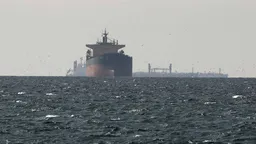 Бессент: Поставок нефти достаточно, проблема Ормузского пролива решится со временем