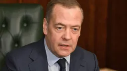 Медведев призвал не допускать создание этнических анклавов в России