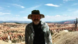 Умер итальянский дизайнер, основатель бренда Diesel Адриано Гольдшмит, сообщает WWD