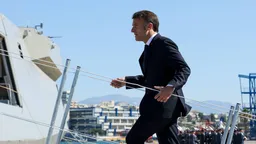 Макрон назвал Путина, Трампа и Си Цзиньпина противниками Европы