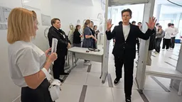 Рособрнадзор запретил физически досматривать школьников перед сдачей ЕГЭ