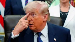 Нефть продолжает дешеветь после слов Трампа о возможности соглашения с Ираном