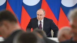 Путин подписал закон разрешающий привлекать армию для "защиты" россиян, арестованных за рубежом