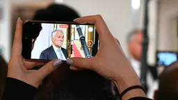 Депутаты Госдумы будут сдавать телефоны перед входом в зал заседаний
