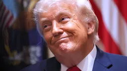 Президент США Дональд Трамп вопреки обещаниям пока не принял решение о возможном соглашении с Ираном по итогам совещания со своей командой по национальной безопасности