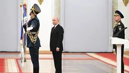 Путин вручил орден Жукова полку собственной охраны