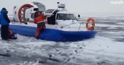 В Кронштадтском районе Петербурга со льда Финского залива спасли 230 человек