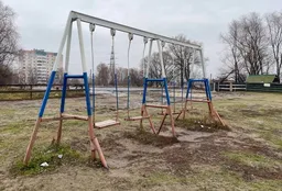 В пригороде Тюмени 12-летний подросток на игровой площадке напал на двух детей с ножом