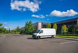 Во Франции отец больше года прятал девятилетнего сына в фургоне