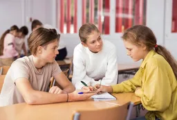 Учебный год предложили продлить на две недели для творческих и внепредметных занятий