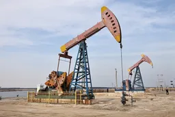 能源内参｜2025年国内原油产量或达2.15亿吨 创历史新高；50多人死亡或失踪，致命渔船事故为何频发？