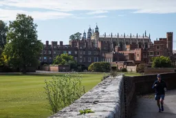 多国高校集体“钱荒”？勒紧裤腰带成共识｜教育观察