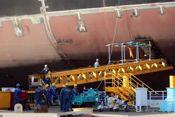 能源内参｜恒力拟投135亿元扩建船舶产能 为近20年国内最大造船项目；2025年中国进出口总额超45万亿元 机电产品占比首超六成