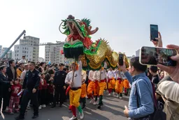 马年春节游客人数创新高 反向过年、入境游成新趋势