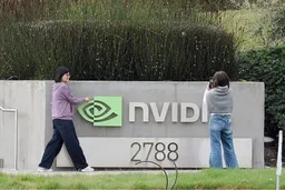 英伟达财报超预期股价平淡 H200芯片能否入华仍不明