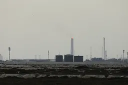 全球最大LNG生产商卡塔尔能源遇袭停产 欧亚气价飙涨